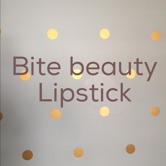 Amuse Bouche lipstick in pepper