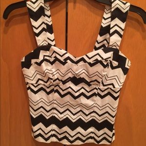 Black and white chevron crop-top (Arden B)