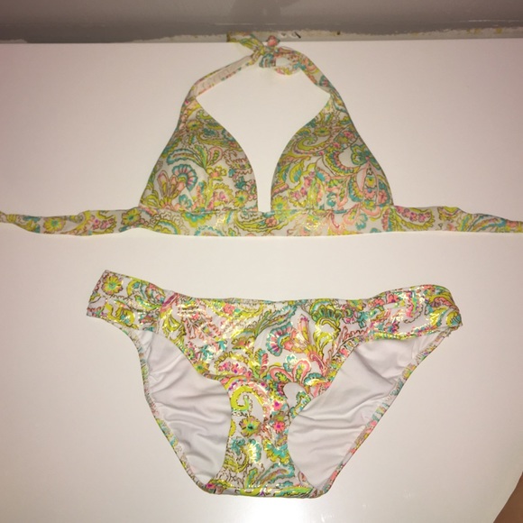 Full bikini set.