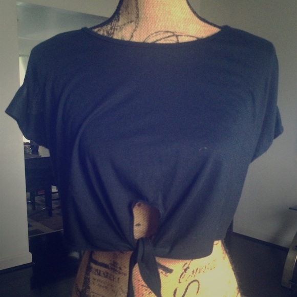 Black Cropped Shirt with Open Shoulder and Tie