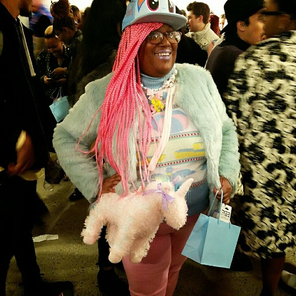 Meet your Posher, Eva - Picture 3 of 15