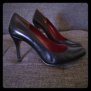 Max Studio classic pumps