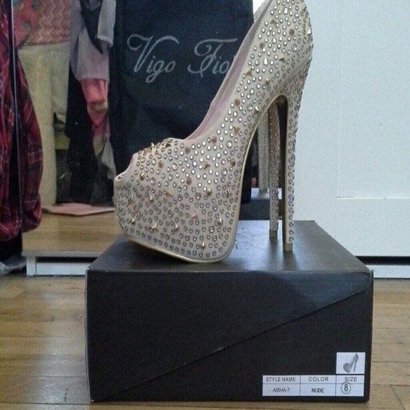 Shoes - Picture 3 of 4