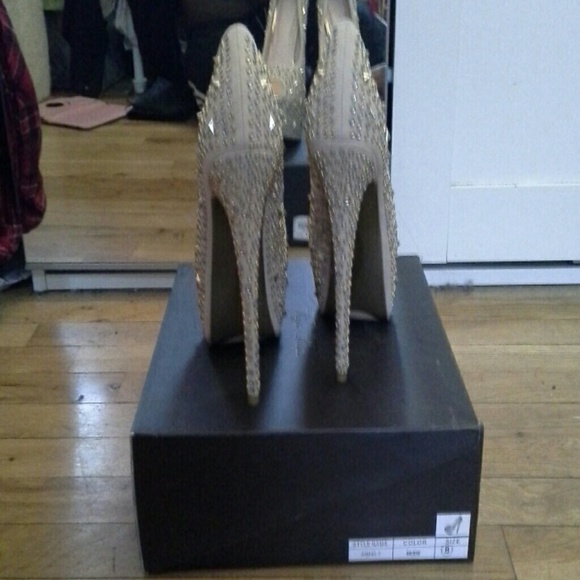 Shoes - Picture 4 of 4