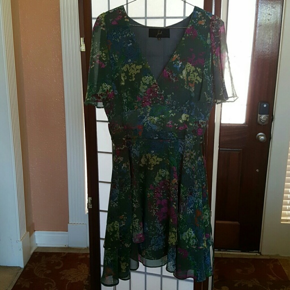 Spring dress - Picture 2 of 3