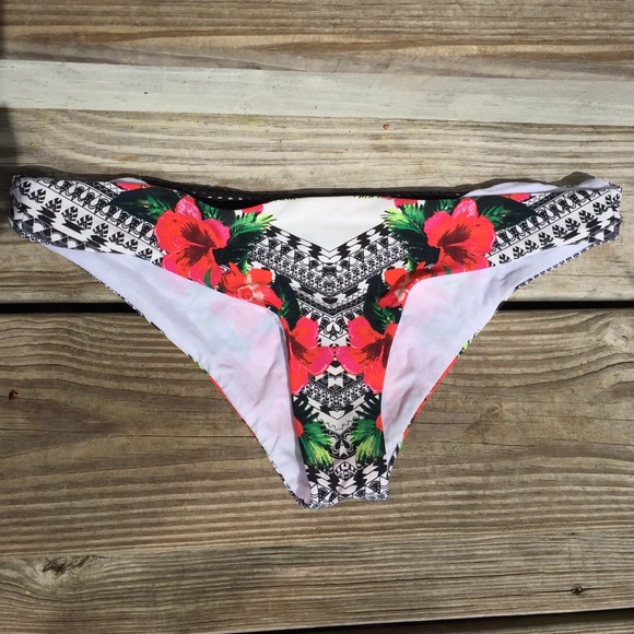 FLOWER BIKINI BOTTOMS 😻