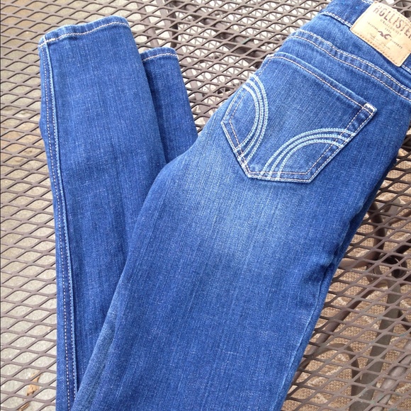 hollister medium wash skinny jeans