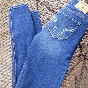 hollister medium wash skinny jeans