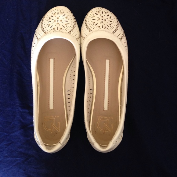 •FLASH SALE• Leather Flats