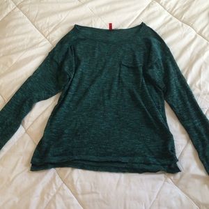 Green loose long sleeve shirt