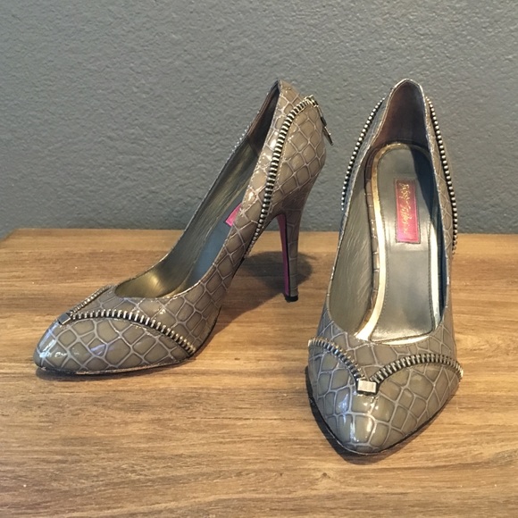 Betsey Johnson Gray heels