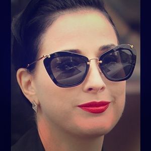 Mui mui catwalk black sunglasses