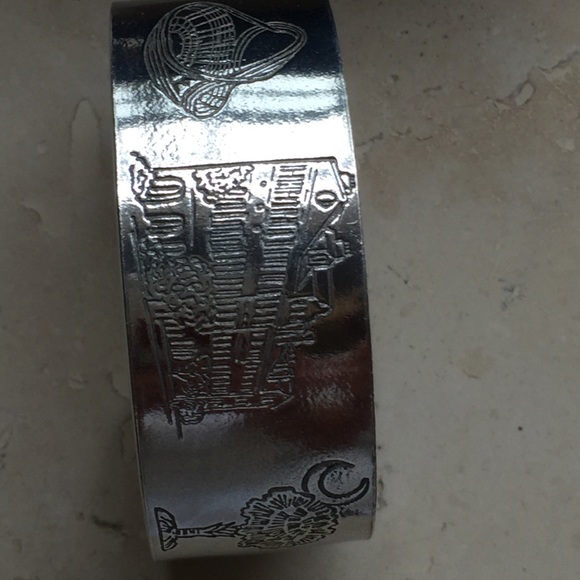 Jewelry - Charleston cuff