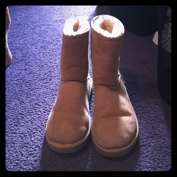 Tan uggs