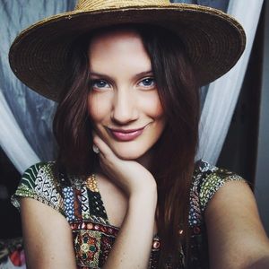 Meet your Posher, Hayley