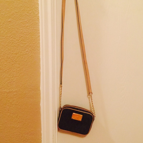 Michael kors crossbody,