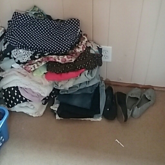 Everything must go - Picture 1 of 1