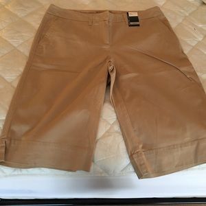 Khaki Bermuda shorts