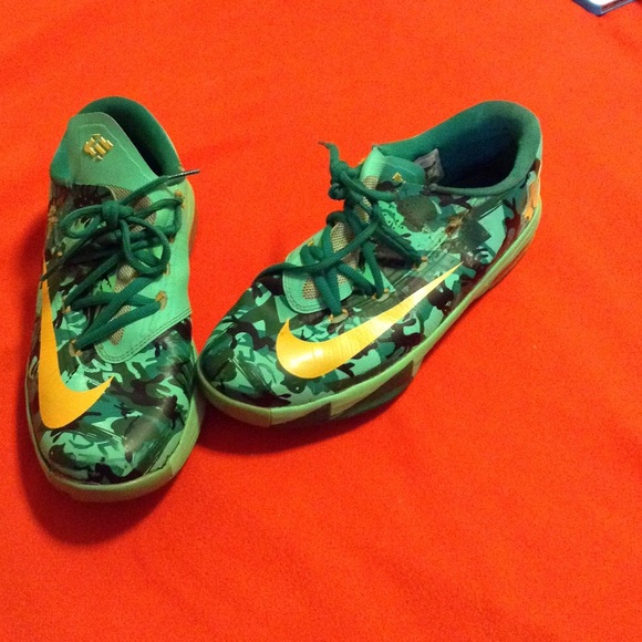 Kevin Durant shoes (KDs)