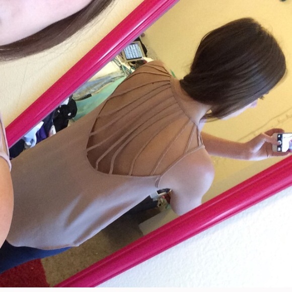 Open Caged Back Tank Top - Picture 2 of 4