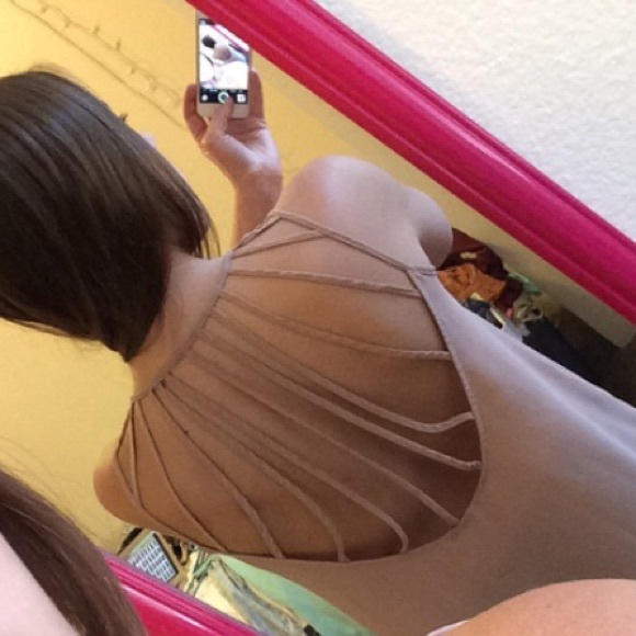 Open Caged Back Tank Top - Picture 4 of 4