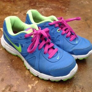 Nike Revolution 2 Shoes!!