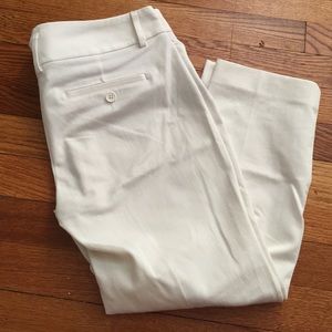 Express white ankle pant size 6. Skinny fit