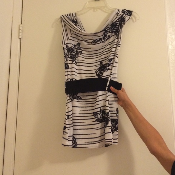 Cute top! - Picture 2 of 2