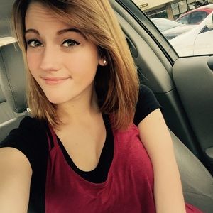 Meet your Posher, Chloe