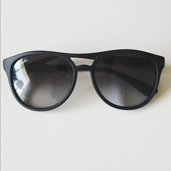 Ray-Ban Accessories - Ray-Ban Sunglasses (Authentic)