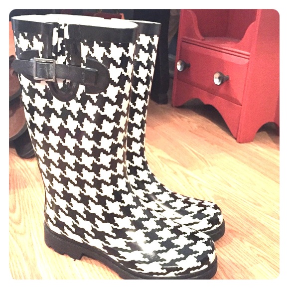 Merona rain boots!
