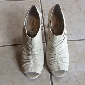 Antonio Melani Cream Peep Heels Size 8M