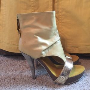 NWT High-heeled sandal bootie BRONX