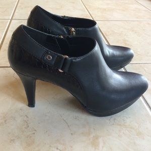 Bandolino Black Shoe Boots size 8M