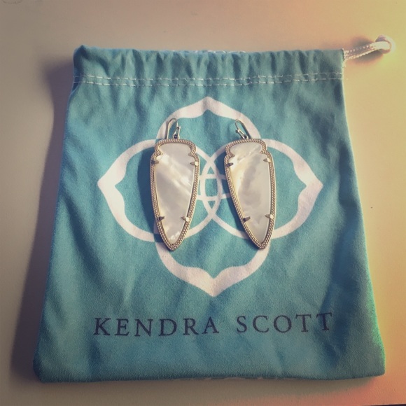 Kendra Scott earnings