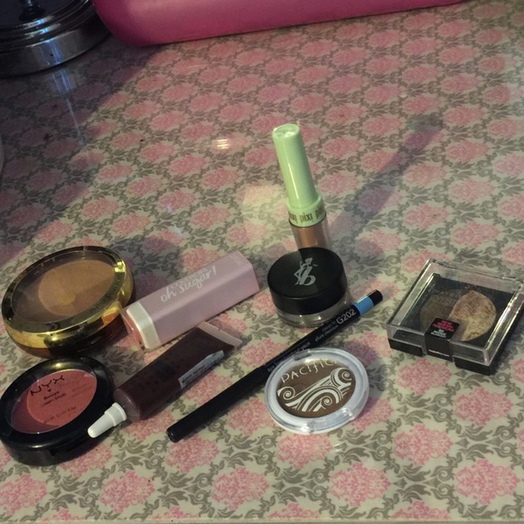 Makeup bundle!!