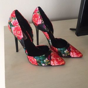 Beautiful spring Steve Madden heels!