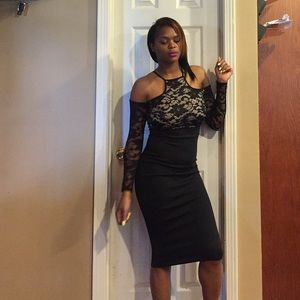 Contrast lace cold shoulder midi dress