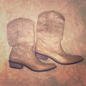 COWGIRL BOOTS👢