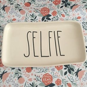 Rae Dunn selfie plate
