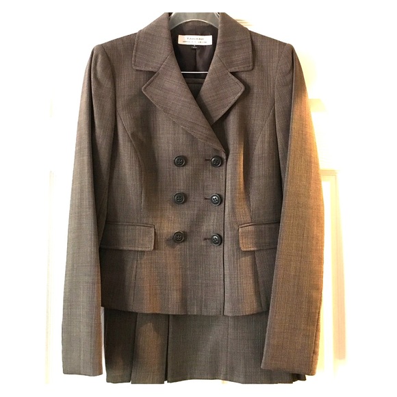 Professional Tahari pleated skirt suit 🍏 - Picture 1 of 4