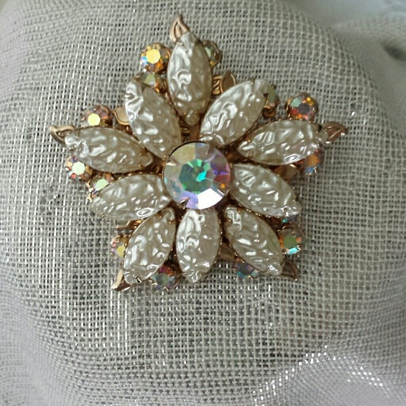 Vintage Brooch - Picture 2 of 3