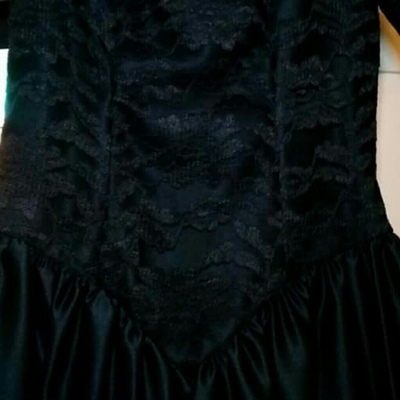 Prom dress - Picture 2 of 4