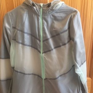 Light weight running jacket