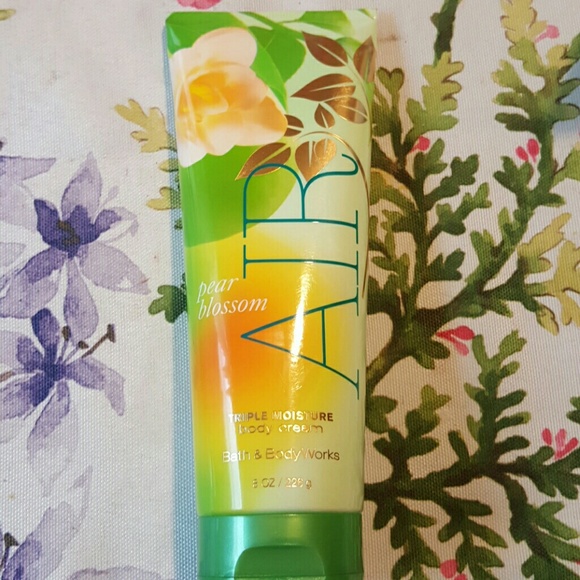 **Bath and Body Works Pear Blossom Body Cream**