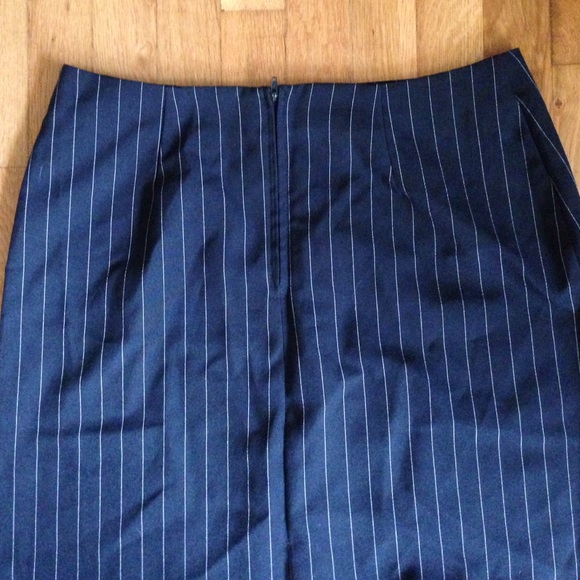 Pin stripe pencil skirt! - Picture 3 of 5