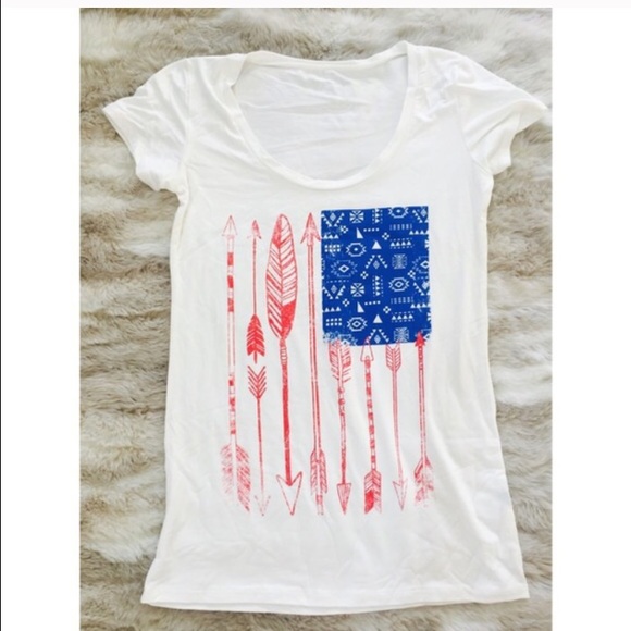 💙❤️ Awesome boho American flag tee!