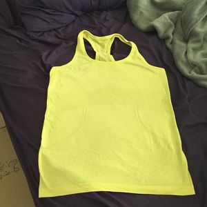 Used, good condition lululemon run swiftly 💛