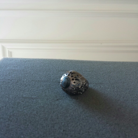 Antique style ring