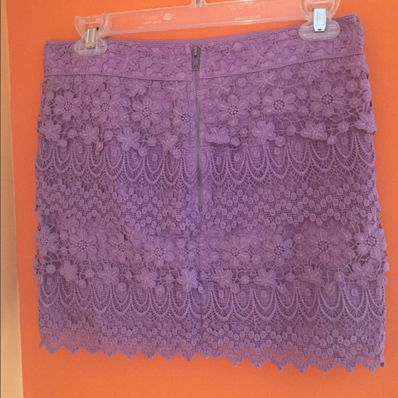 Floral-lace mini skirt - Picture 2 of 4